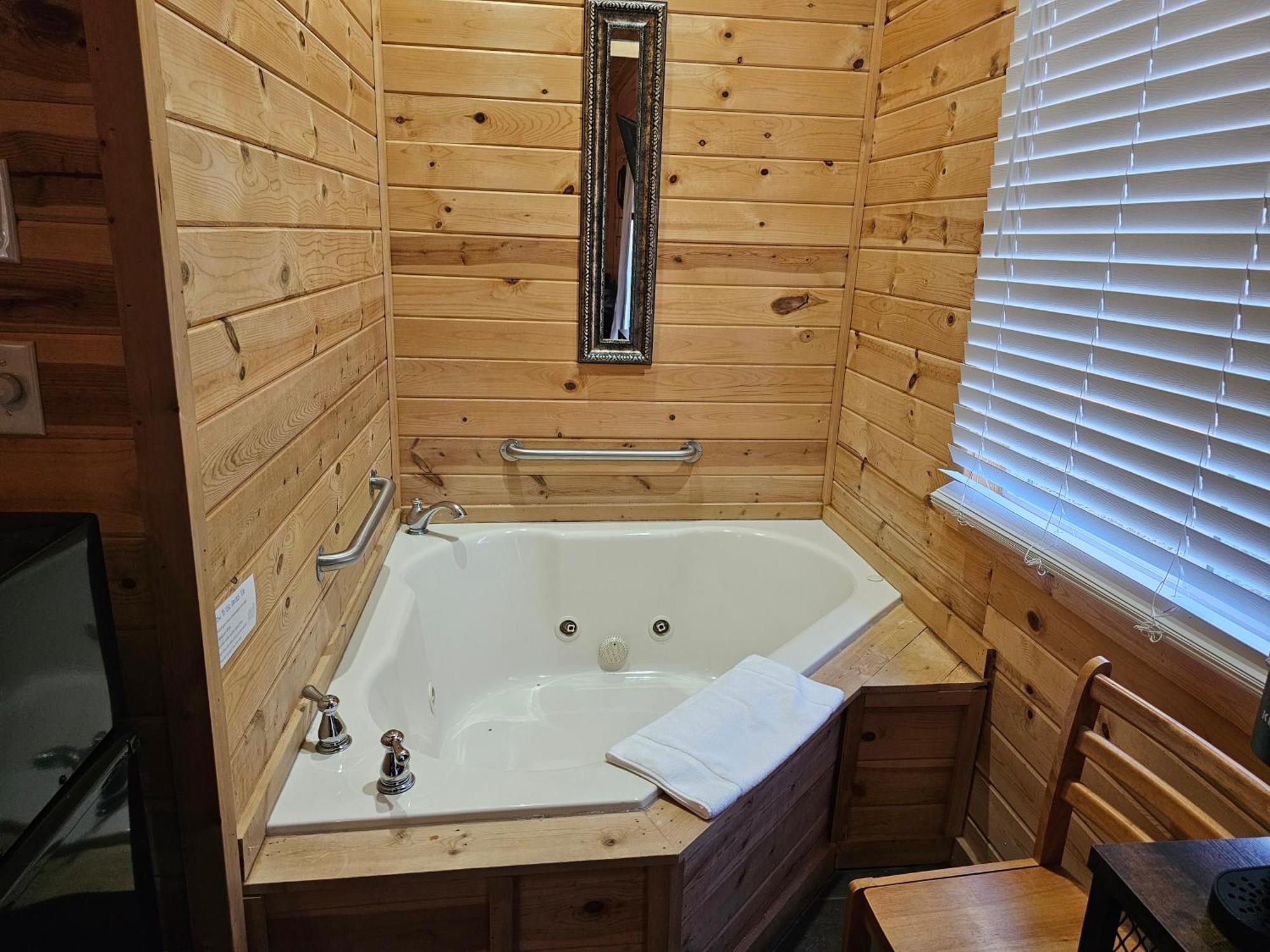 5 Min To Beaver Lake-King Bed-Fire Pit-Jetted Tub #5 Eureka Springs Kültér fotó